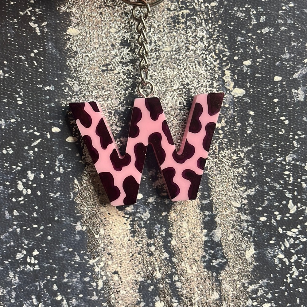 “Letter W” Keychain - Picture 3 of 3